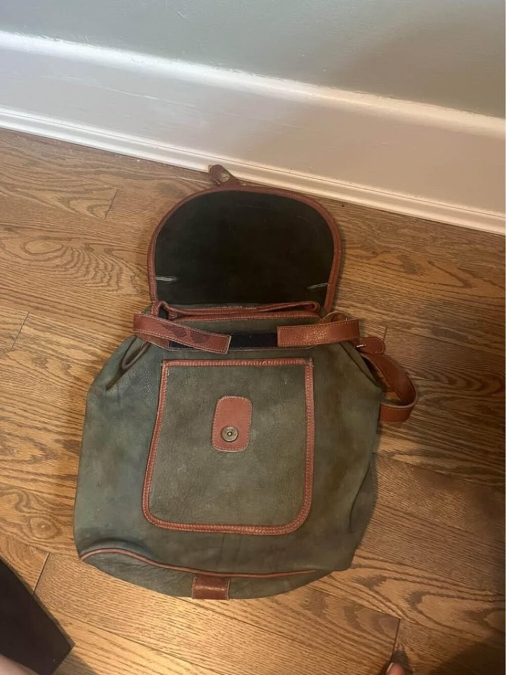 Vintage Roots Leather Backpack - Picture 2 of 3